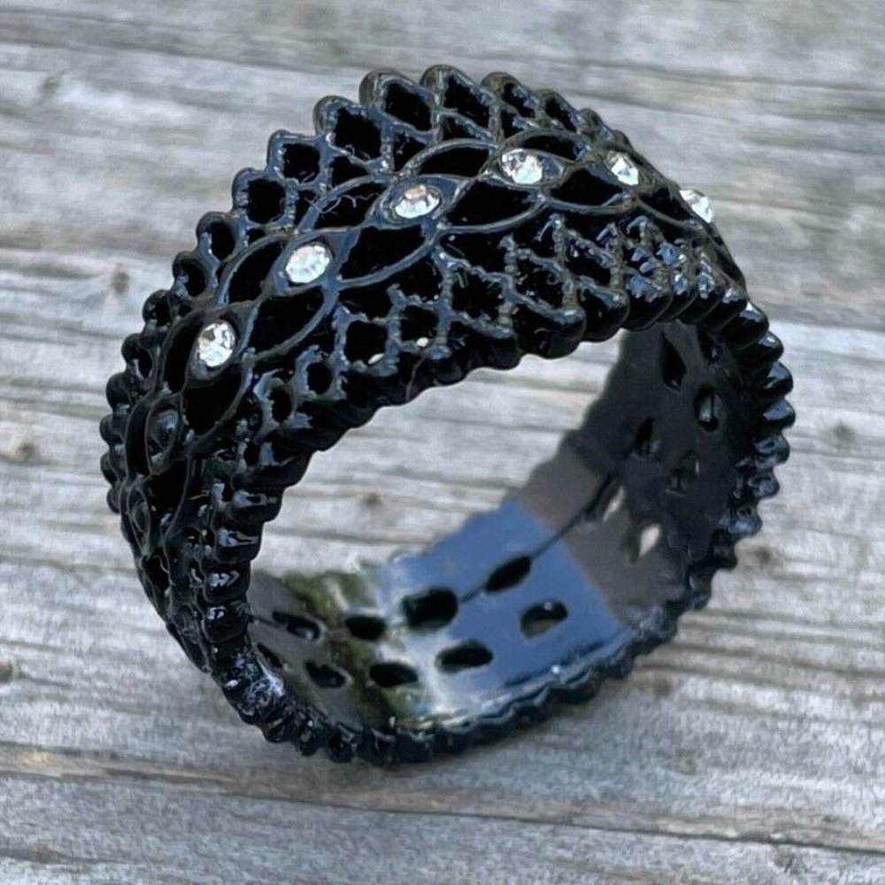 Women Ring Fashion Black Tone Finger Band Crystal Accent Fancy Ring Size 7 - Picture 11 of 12